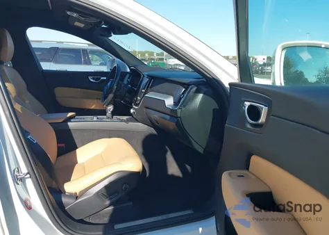 2018 Volvo Xc60 T5 Momentum from USA, damaged, VIN YV4102RK4J1019616